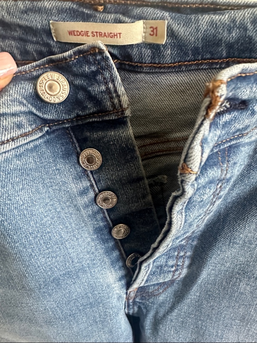 Levi's Women's Wedgie Straight Jeans | Size 31 - Picture 5 of 9